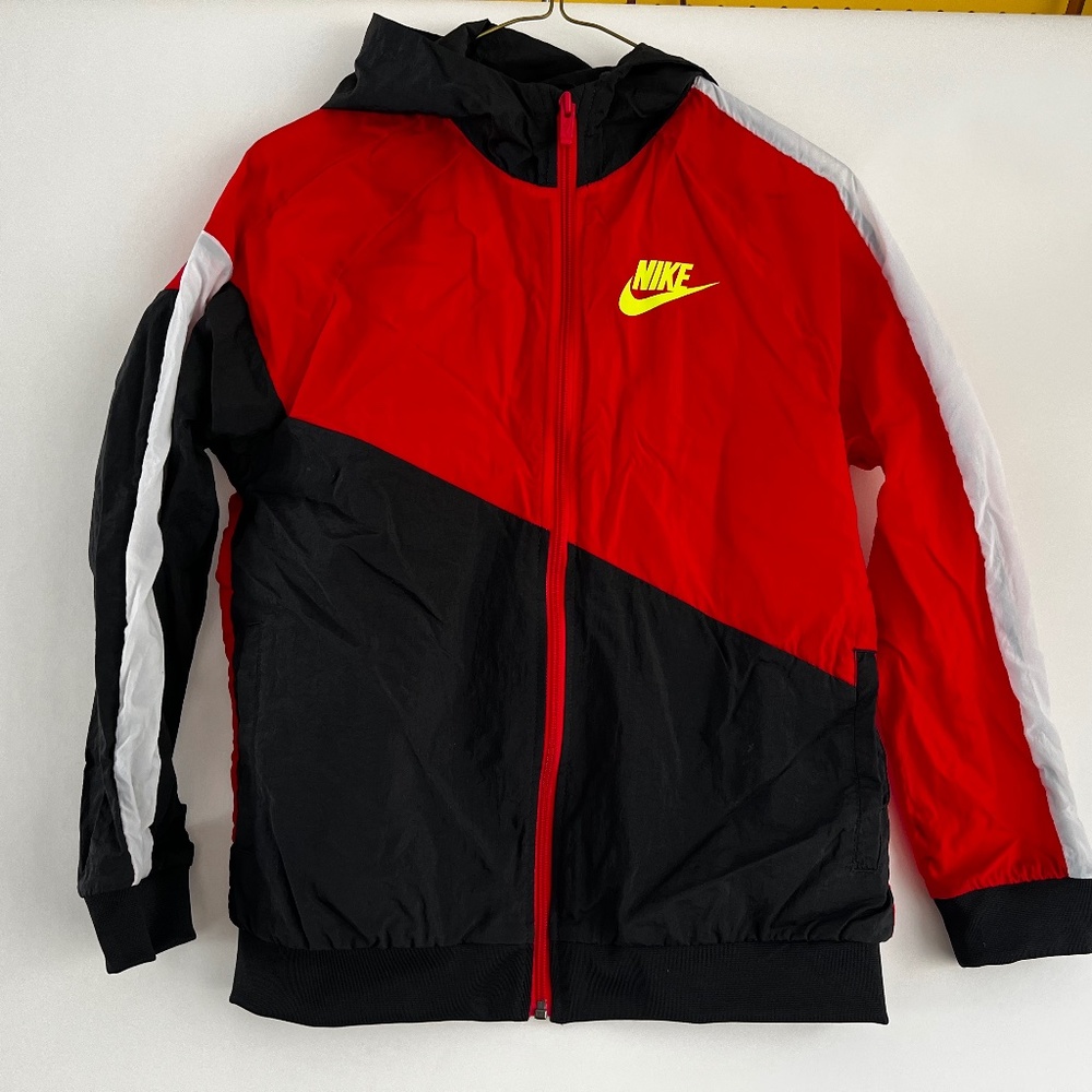 Nike Core Amplify Windrunner Windbreaker Red Black Boy's Size L